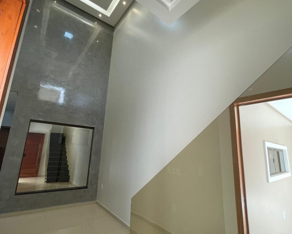 881b17ef-39ff-4db7-adcc-910eeec9c554